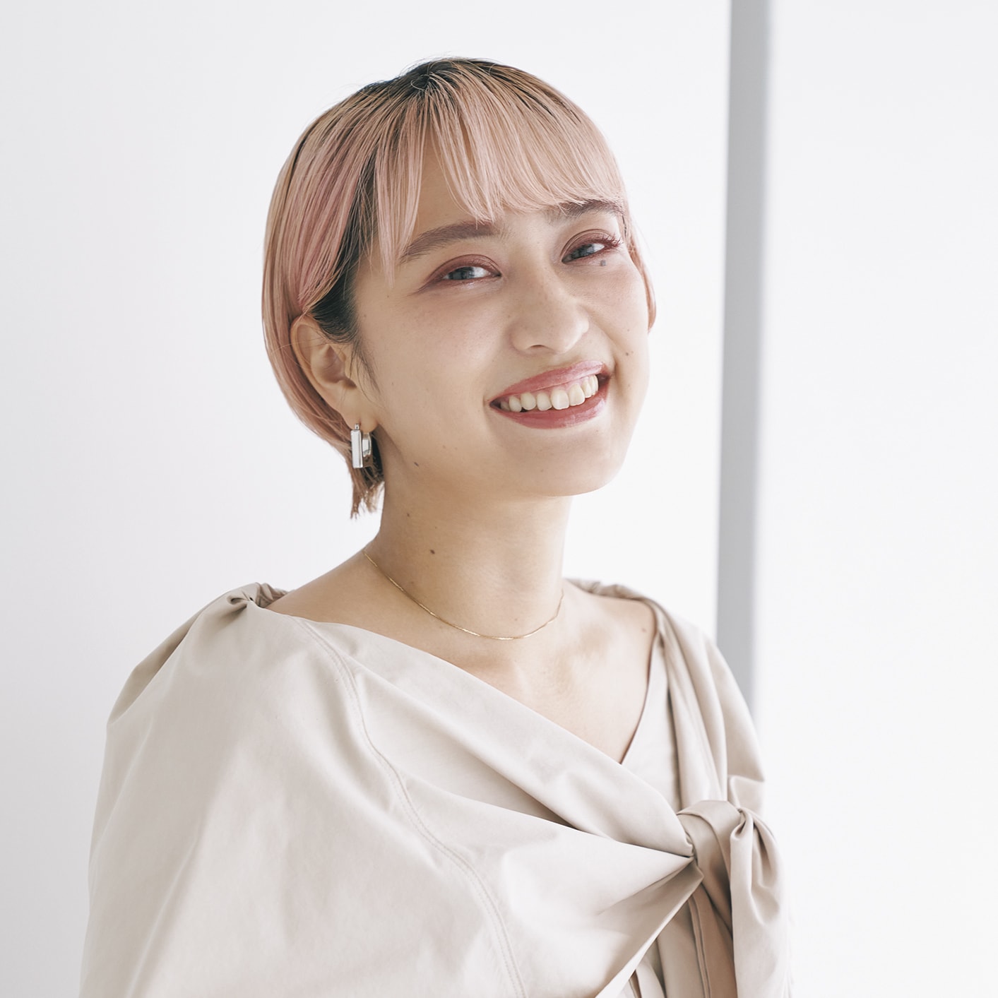 to/one チーフPR／津覇雅実さん ハイトーンピンクで私らしくエッジーに