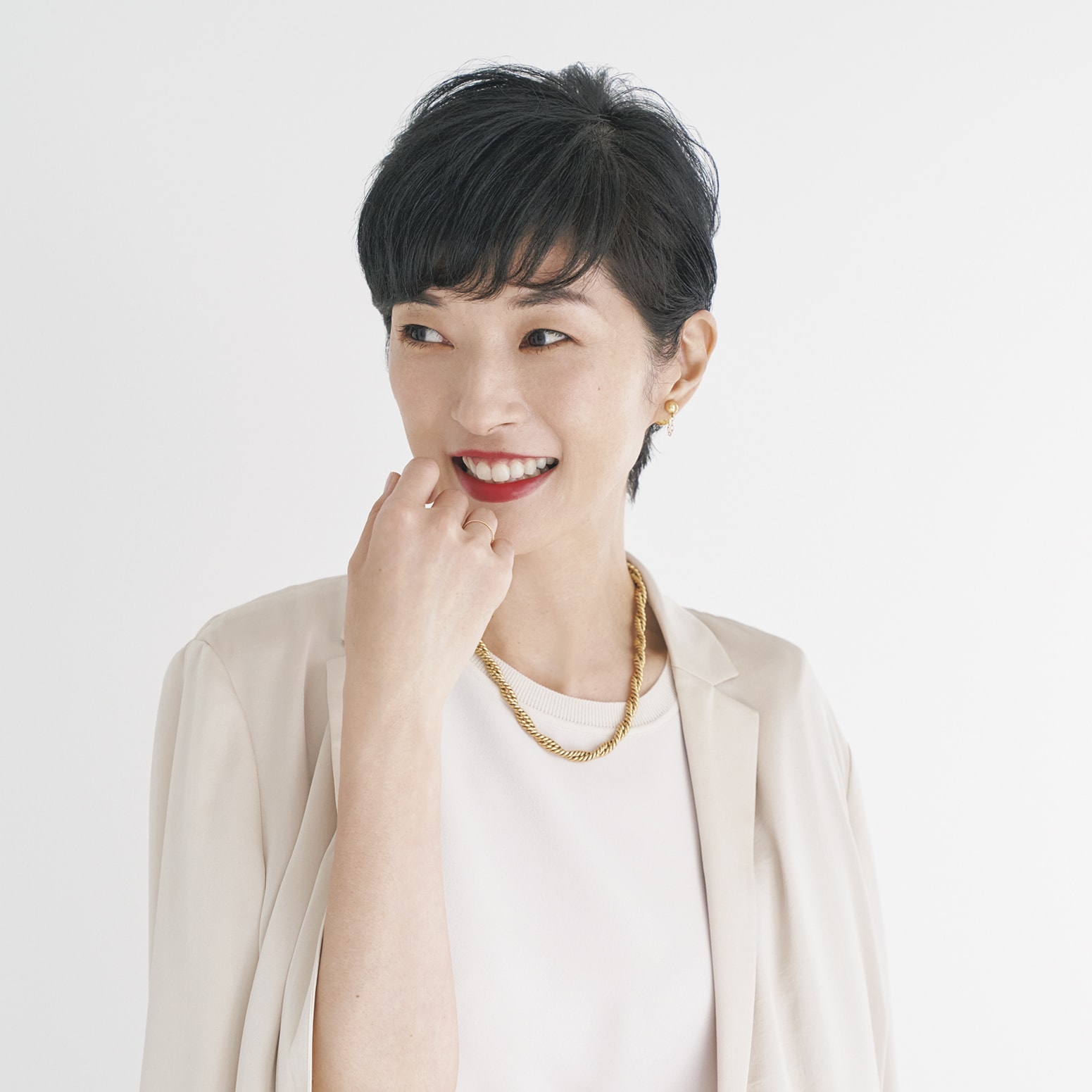 Theory マーケティングPR／根本久仁子さん 浮遊感が女性らしいマニッシュなデザイン