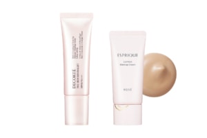 左から：下地とファンデの間をいく絶妙なカバー力！ ザ スキン ミニマリスト SPF30/PA+++ 30g ¥4,180（コスメデコルテ）、マスクに色が移りにくいのもポイント。エスプリーク コンフォート メイククリーム SPF50+/PA++++ 35g ¥3,080 ※編集部調べ（コーセー）