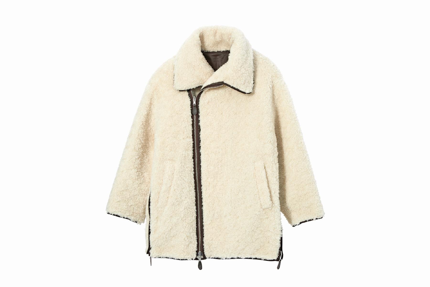 サイズはフリーです。ステンカラーボアリバーシブルJKコート¥64,900（カーサフライン／CASA FLINE表参道本店）