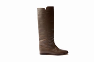 ロングブーツ［ヒール1.5㎝］¥81,400（ブレンタ／トゥモローランド）