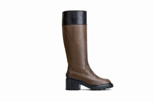 バイカラーロングブーツ［ヒール6㎝］¥157,300（トッズ／トッズ・ジャパン）