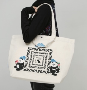 ハンドルは肩がけ＆手提げで使える2way仕様でより便利に。