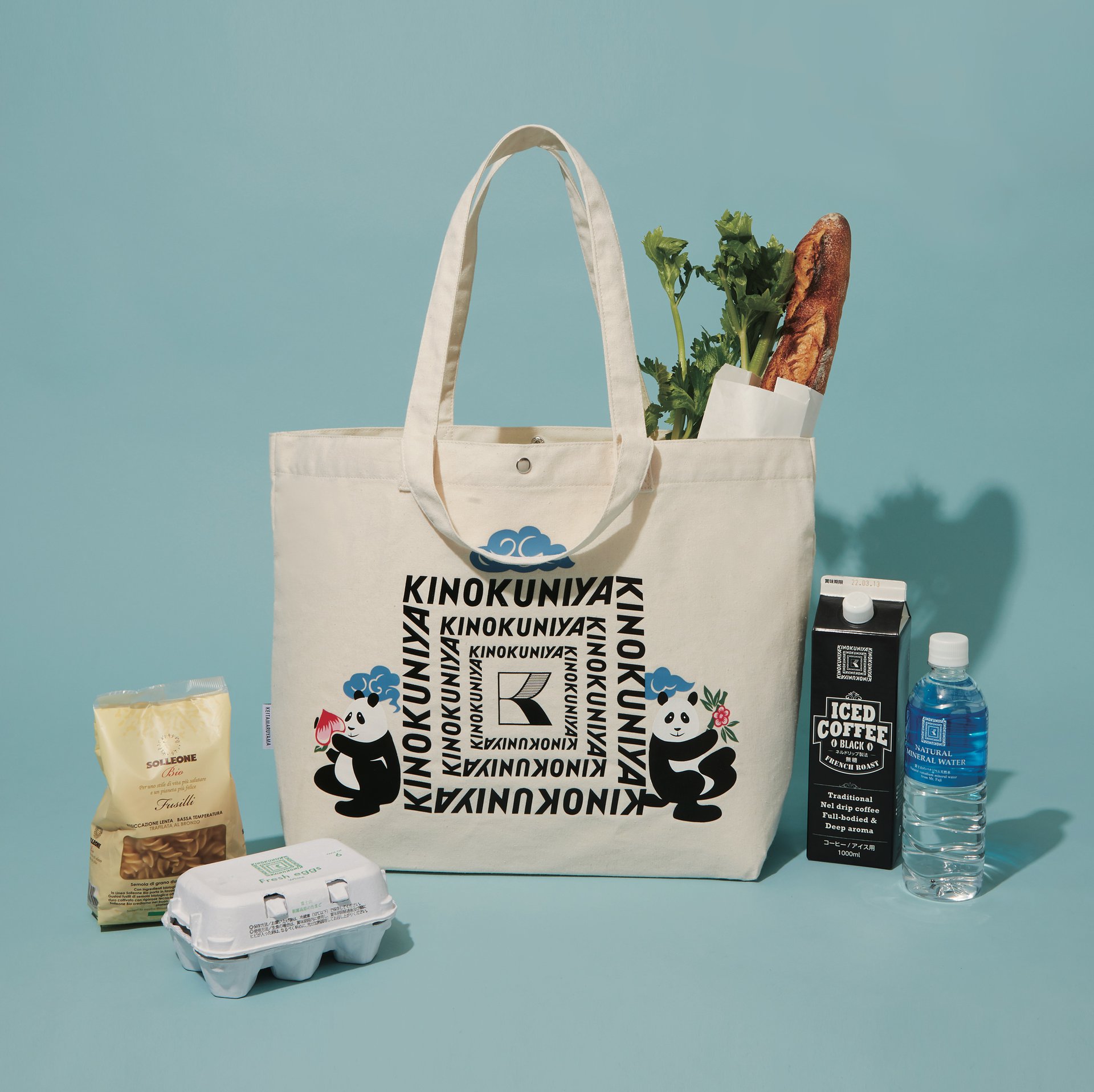 通常号の付録は双子パンダの2wayお買い物バッグ。年末年始のお買い物に大活躍！