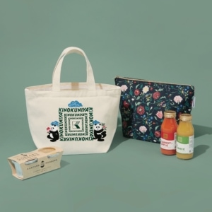 増刊号の付録は双子パンダのトートバッグ＆花柄保温・保冷ポーチの2点セット。サイズは、左のトートが約H20×W33×D14cm。右のポーチは約H20×W30×D12cm。ポーチはトートにすっぽり入ります！