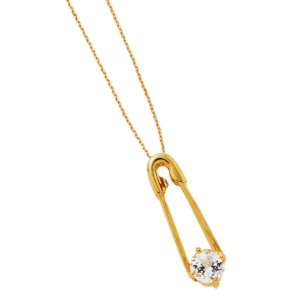 安全ピンモチーフって新鮮。ピンネックレス［K18YG×ホワイトトパーズ］¥157,300（ジャスティン デイビス／ジャック・オブ・オール・トレーズ プレスルーム）