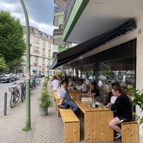 光溢れるこの世界は美しい!
「蜷川実花 瞬く光の庭」 展が
東京都庭園美術館にて開催