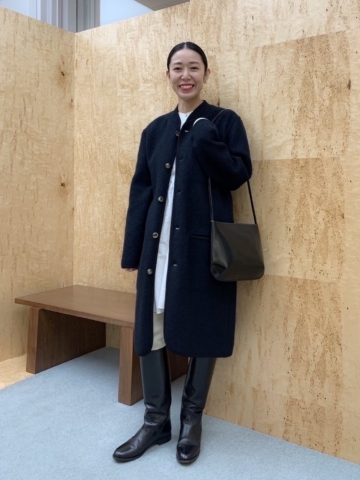 BEAMSの田辺由美子さんが着るリアのコート