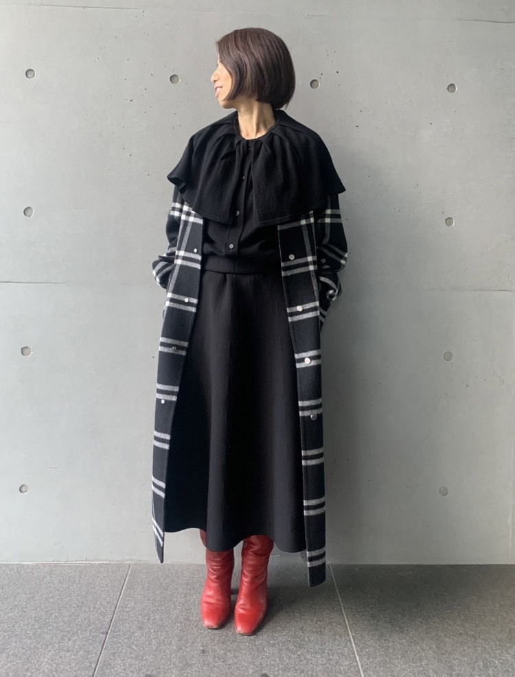 デパリエのニットを着たファッションディレクターの中島英恵さん