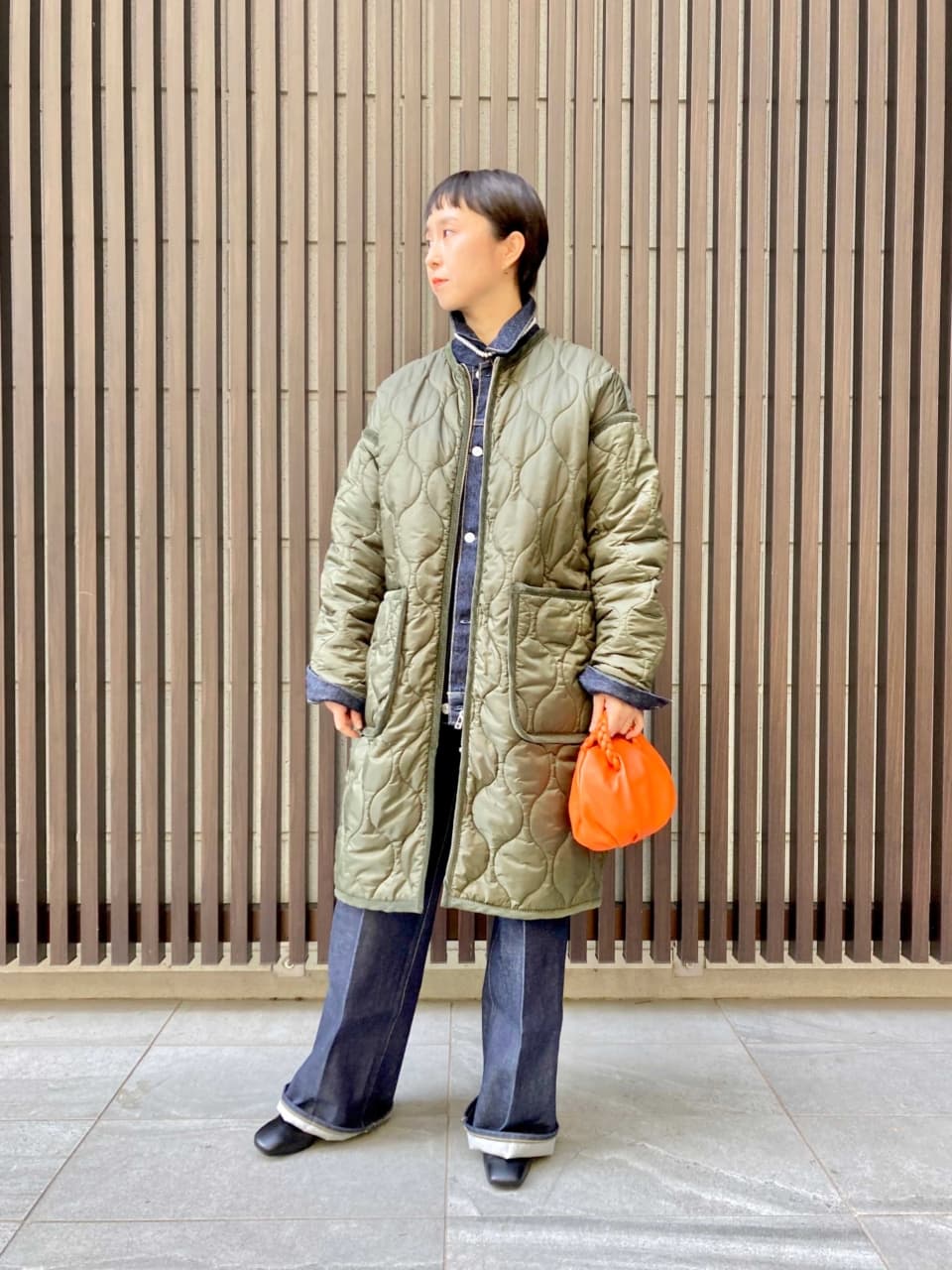 戸塚友理さんが着るシンゾーンのコート