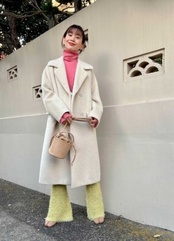 伏見玲奈さんが着るエブールのコート