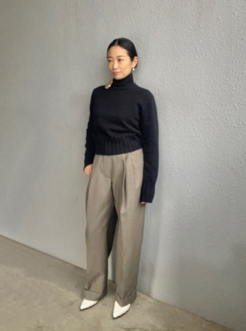 UNITED ARROWSの網代佳奈さんが着るASTRAETのニット
