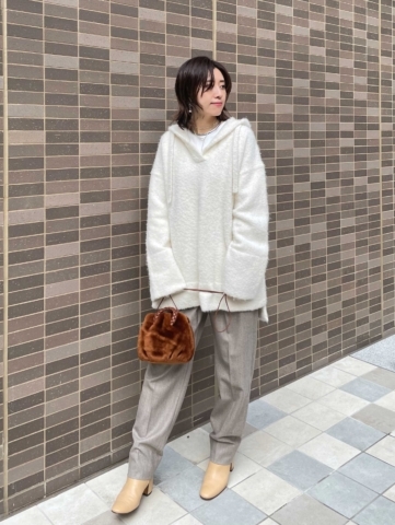 showroom SESSIONの鈴木朋子さんが着るニット