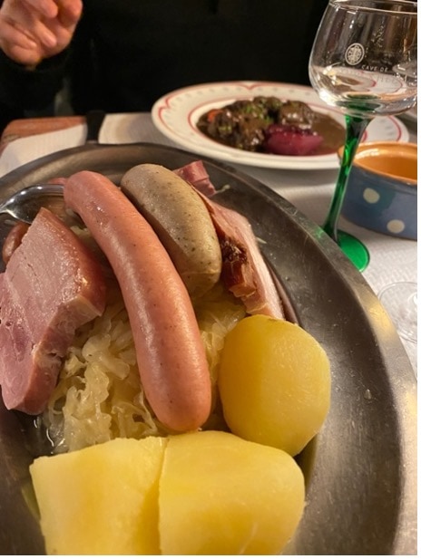 ドイツで頻繁に食べられるソーセージとザワークラフト