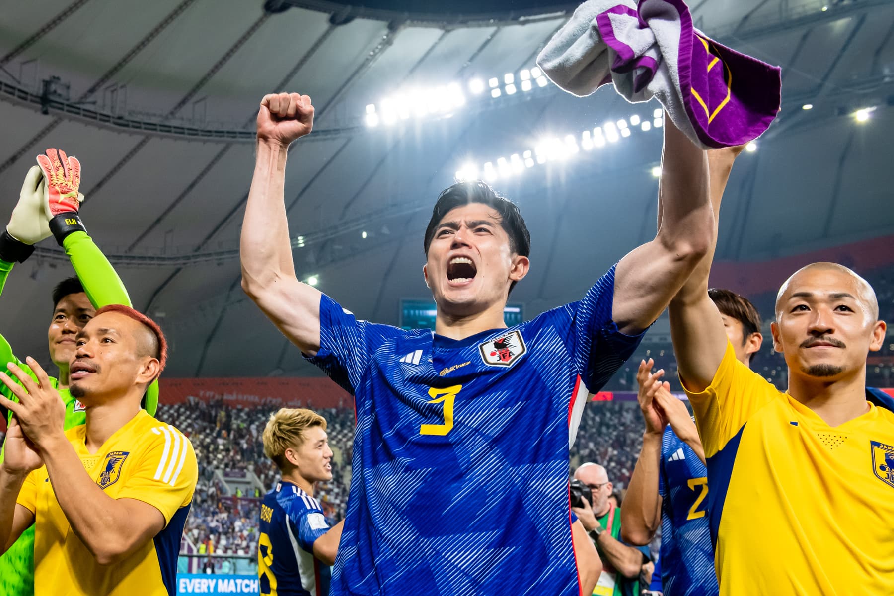 【正規品】谷口彰悟 3 日本代表 2022W杯 スペイン戦 マッチデー L サッカーW杯 日本対スペイン戦現地写真レポート【谷口彰悟選手はどこを