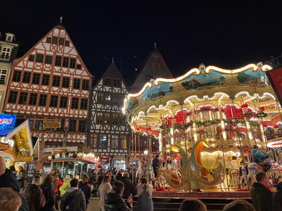 煌びやかな雰囲気に包まれる、ドイツのクリスマスマーケット。