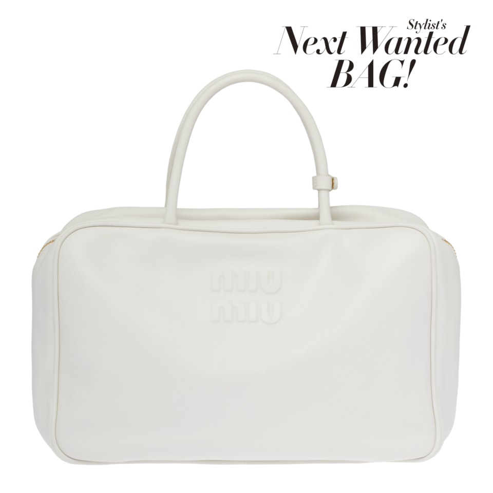 洗練された印象を導く、Miu Miuの「ボウリングバッグ」by 泉亜希子  