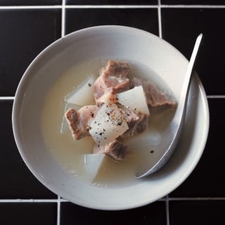 料理家である飛田和緒先生の「塩豚と大根のスープ」