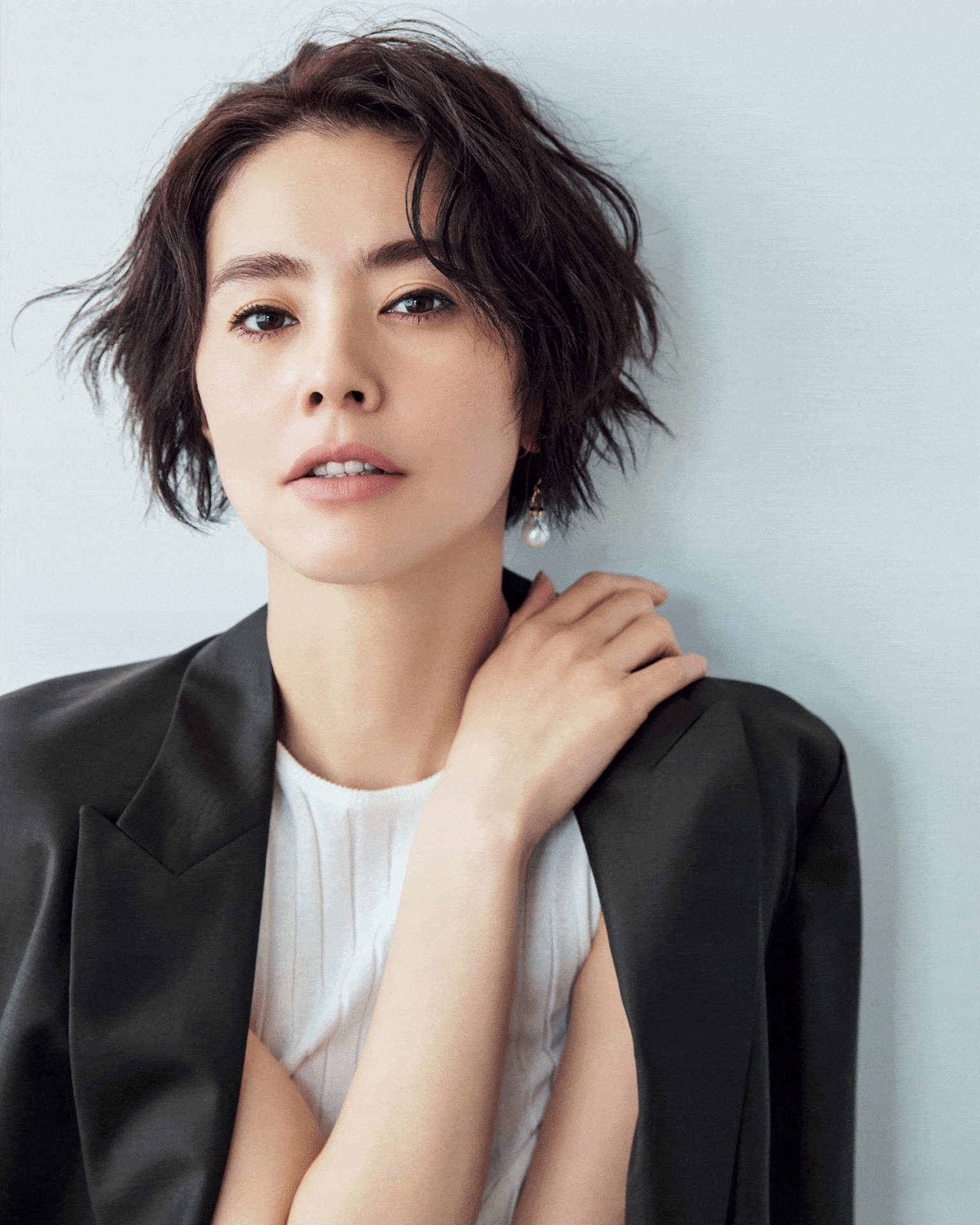 洒落感バツグン【ジバンシィ】のクールベージュはモードに仕上がる