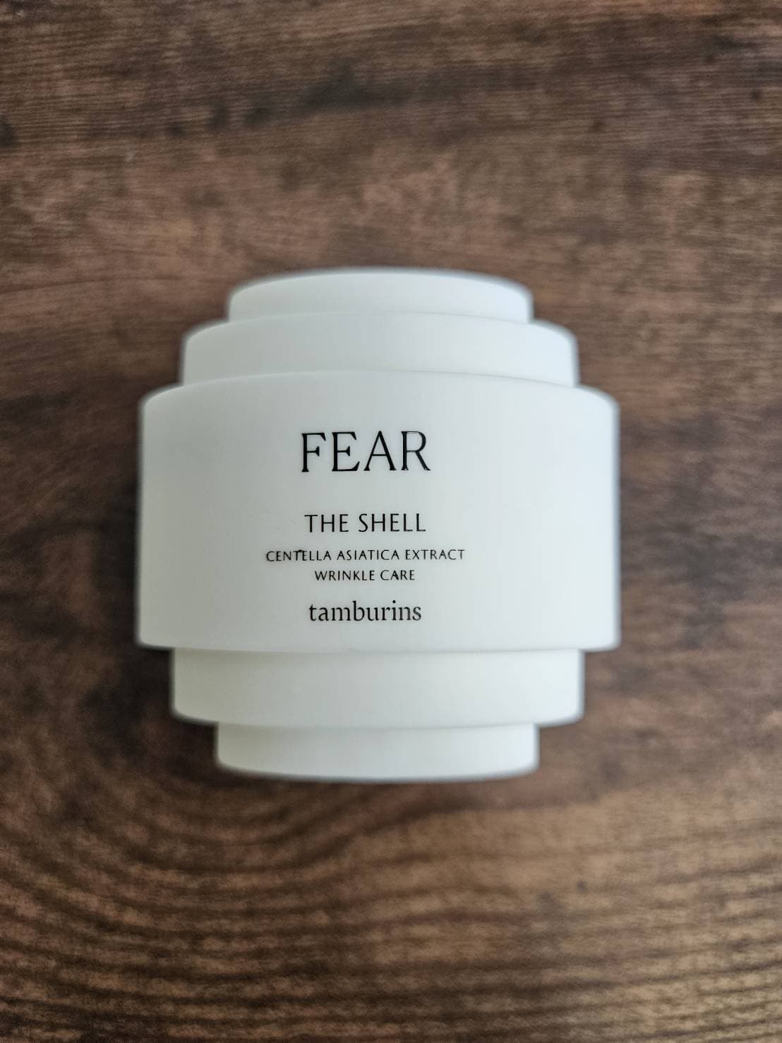 泣く子も黙る大人気ブランド、タンバリンズのTHE SHELL。免税店の店頭ではFEAR 15mLで13ドル（約1,900円）でした。