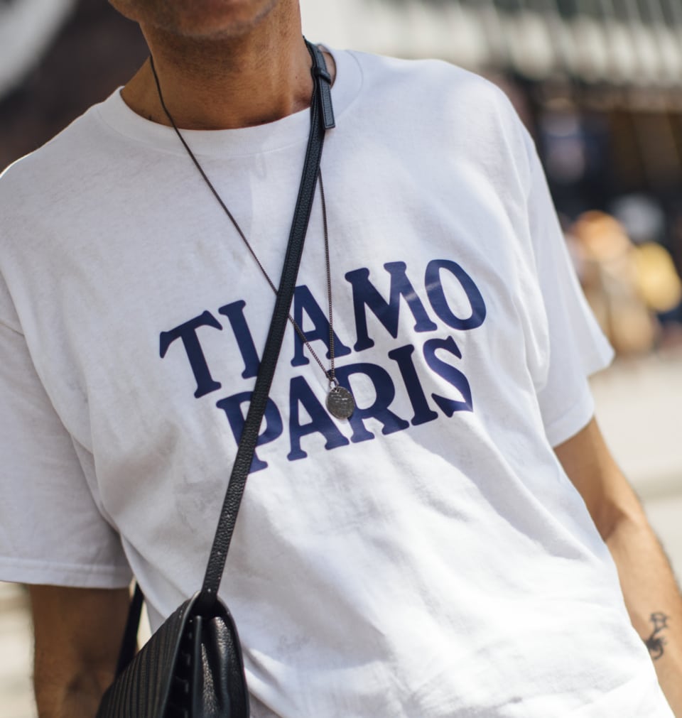TI AMO PARIS　愛してるパリとプリントされたTシャツ