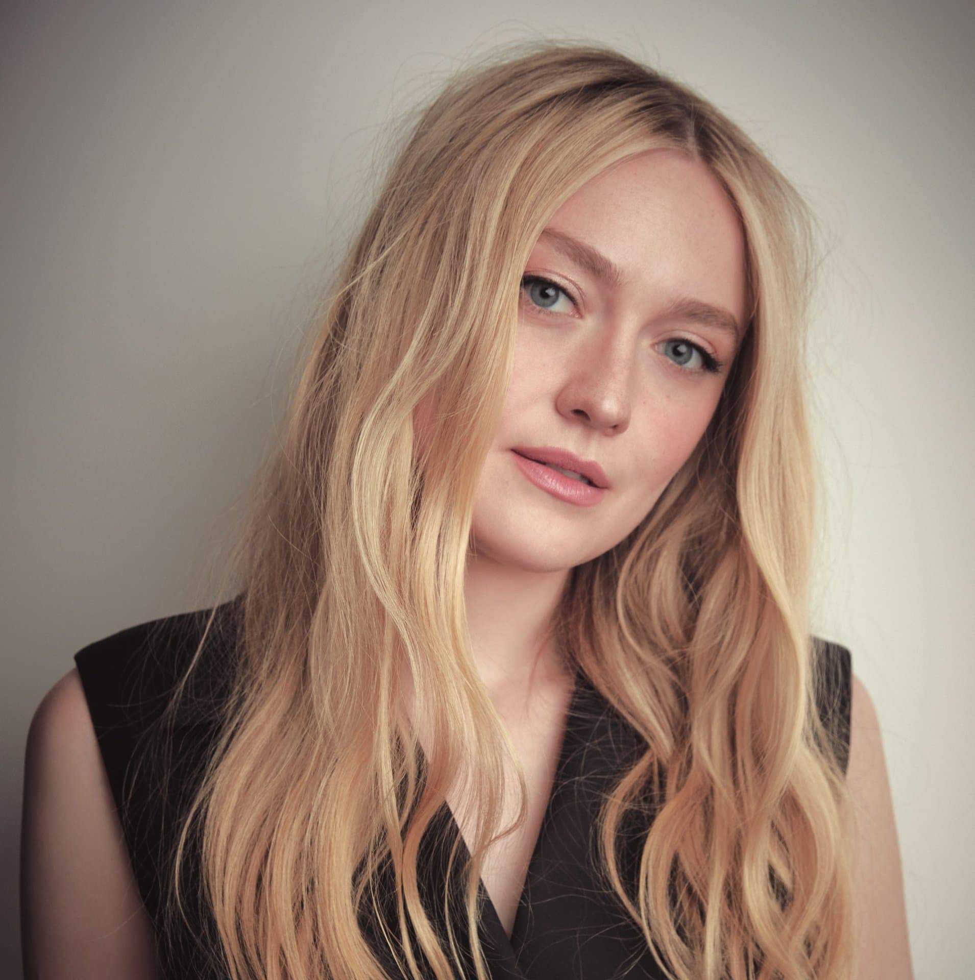 デンゼルとは19年ぶりの共演。ダコタ・ファニングが語る最新映画