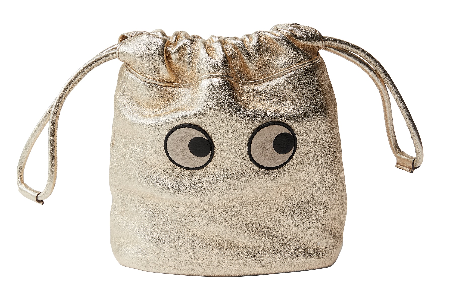 人気のEyes Drawstring Pouchがメタリックで登場。バッグ［H17×W15×D7.5㎝］¥64,900（アニヤ・ハインドマーチ／アニヤ・ハインドマーチ ジャパン）