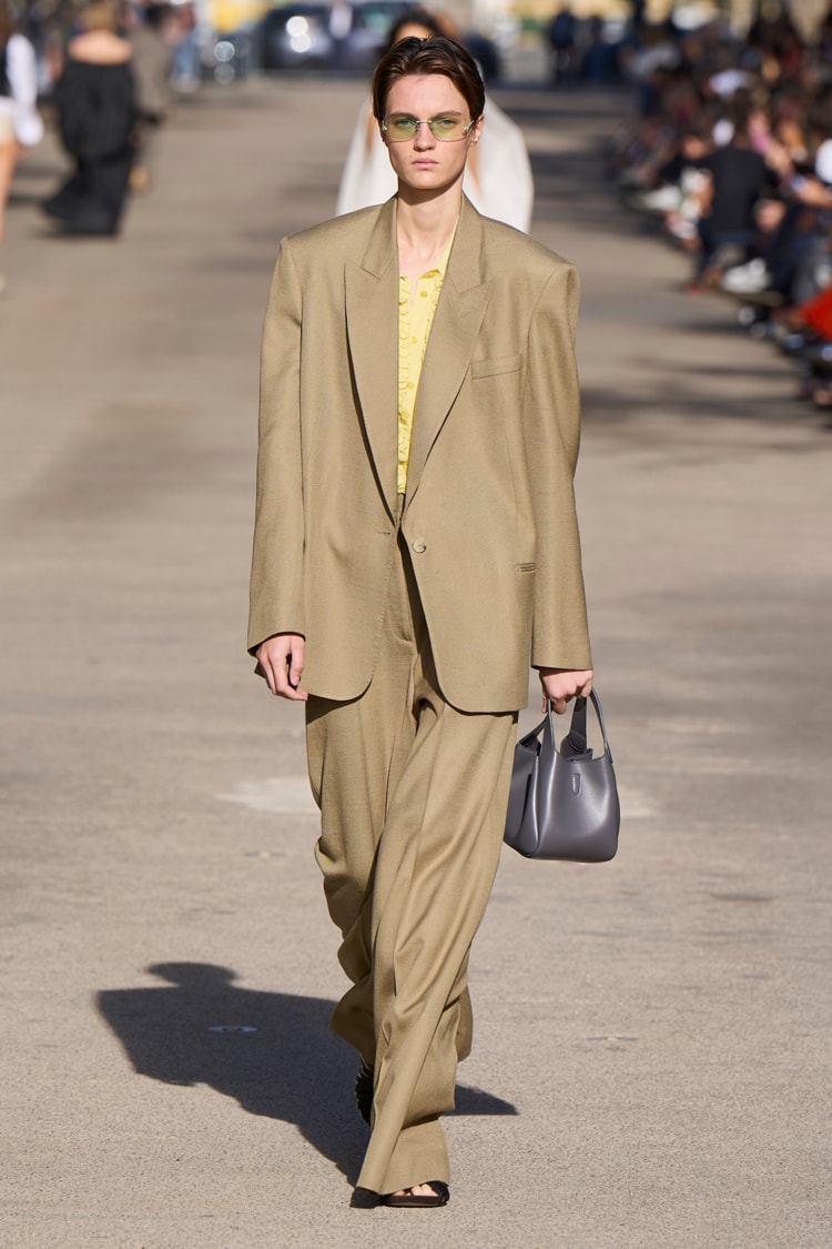 STELLA McCARTNEY 2024 SPRING SUMMER_012