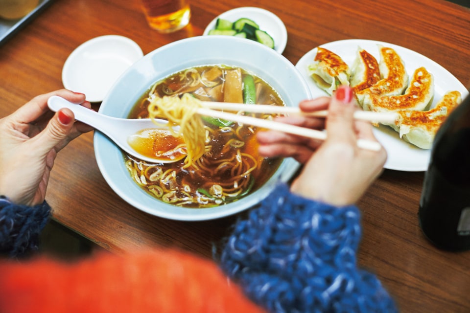 珍々軒　上野の老舗町中華　年末年始のおしゃれ計画　毎年恒例の年越しラーメン　ずっと好きなニットとデニムの組み合わせ