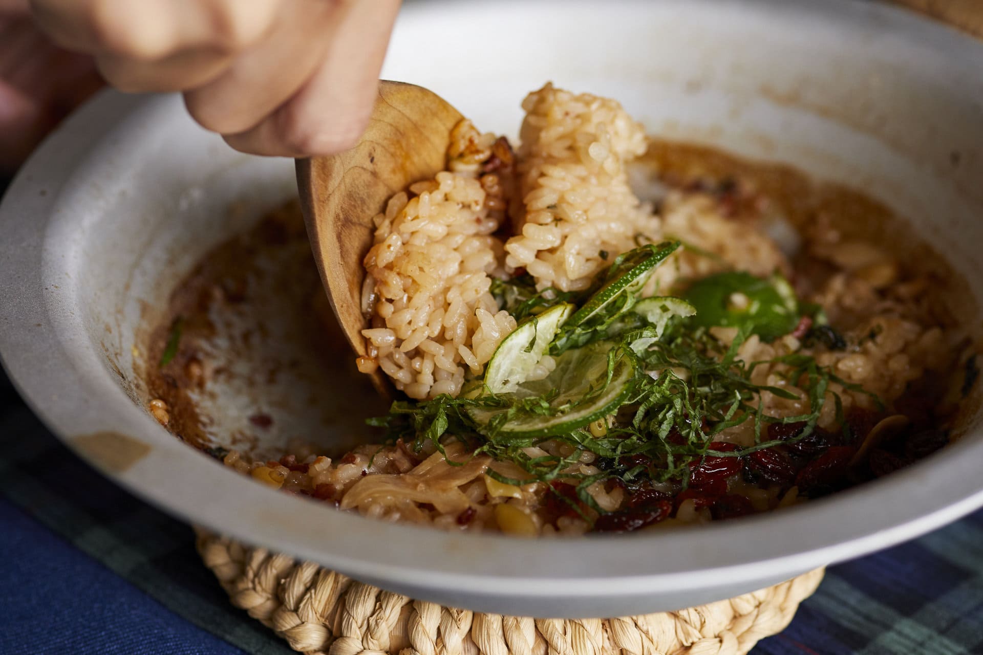 ご飯の調理にもオススメ。炊き込みご飯などを仕込んでおけば、パーティで思わず歓声が上がるおもてなしとなりそう。