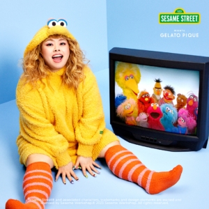 【SESAME STREET】ビッグバードワンピース＆ロングソックスセット ￥13,310 ※フリーサイズ、オフィシャルオンラインサイト限定アイテム