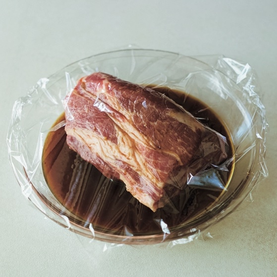 料理研究家・市瀬悦子さんの『レンジ中華煮豚』材料の豚肉