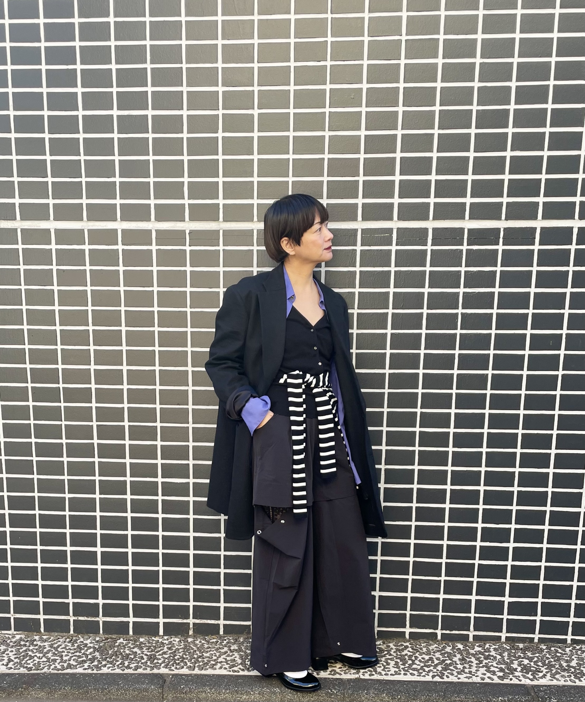 スポーティなパンツはジャケットで大人のバランスに【365 DAYS SNAP