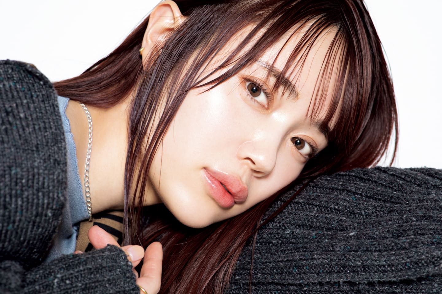 保湿UV+Diorのルミナイザーで素肌を活かす。島居玲子さんのナチュラルメイクが魅力的|【公式】オトナミューズ ウェブ(otona MUSE)