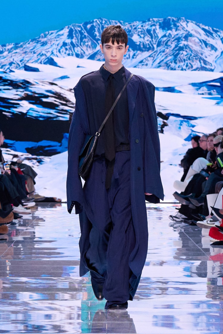 BALENCIAGA 2024-25 AUTUMN WINTER_013