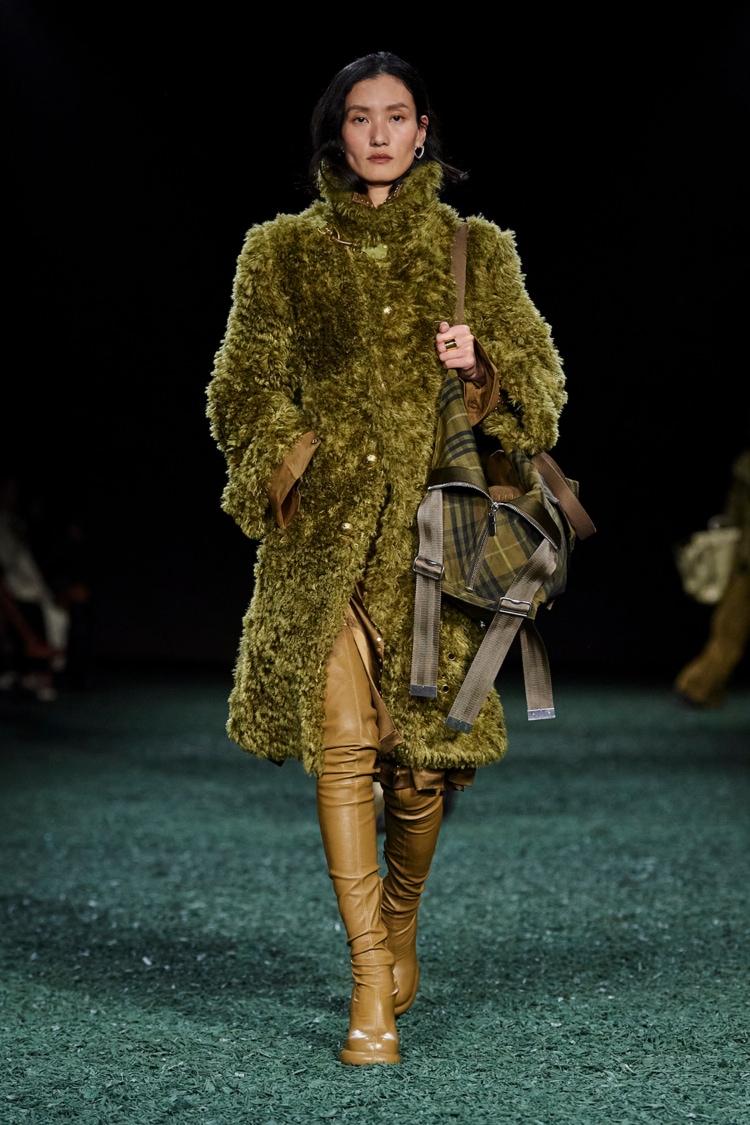 BURBERRY 2024-25 AUTUMN WINTER_015