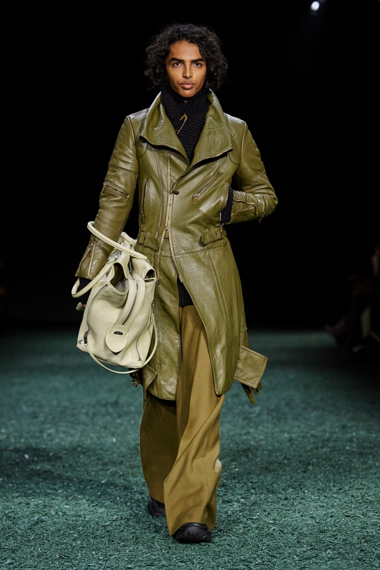 BURBERRY 2024-25 AUTUMN WINTER_017