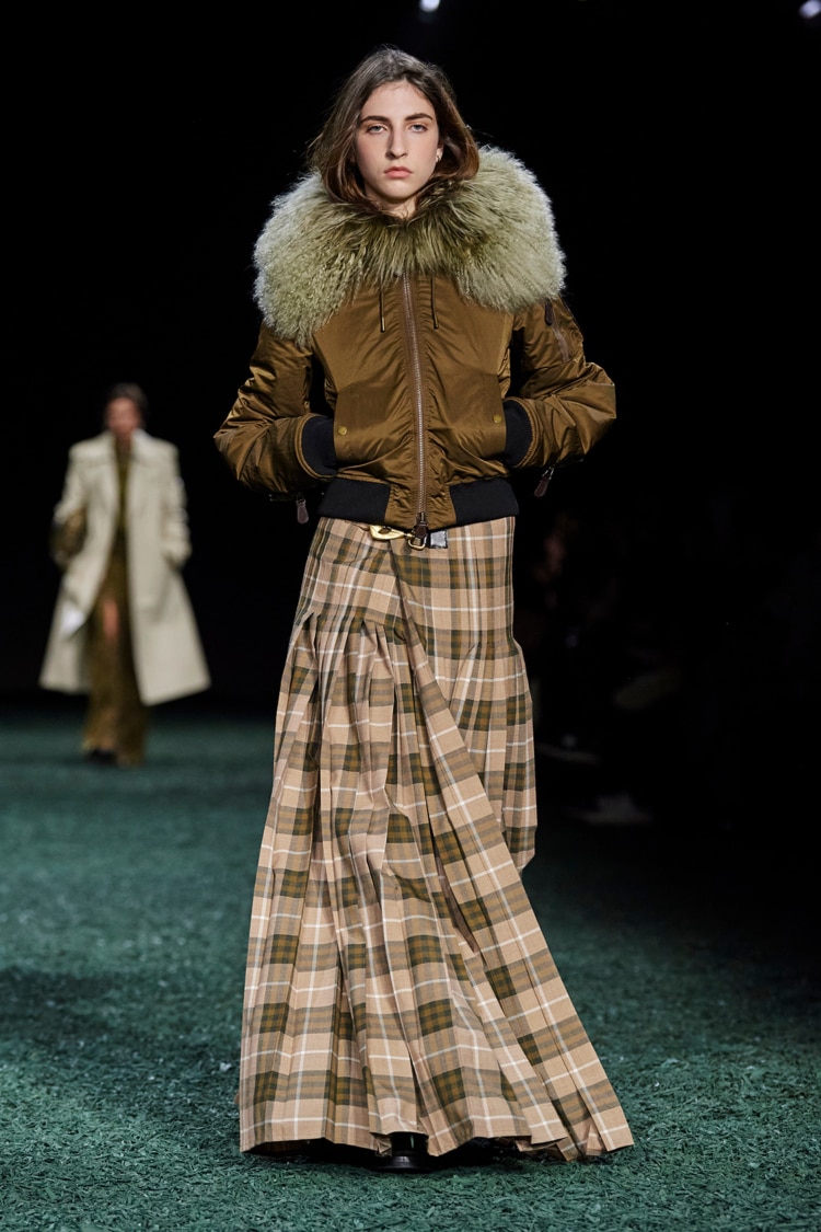 BURBERRY 2024-25 AUTUMN WINTER_023