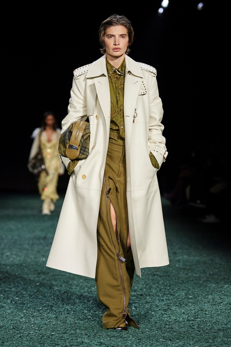 BURBERRY 2024-25 AUTUMN WINTER_024