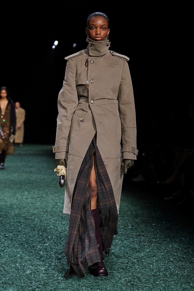 BURBERRY 2024-25 AUTUMN WINTER_028