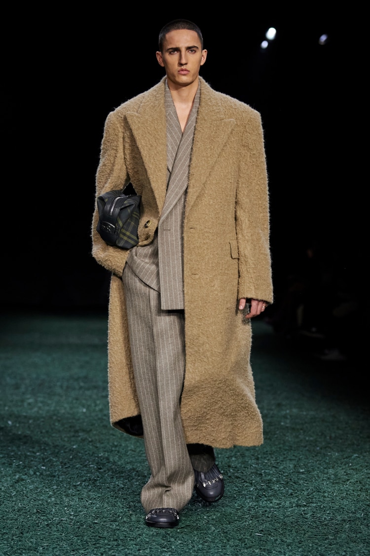 BURBERRY 2024-25 AUTUMN WINTER_030