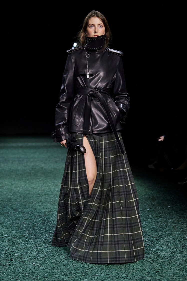 BURBERRY 2024-25 AUTUMN WINTER_058