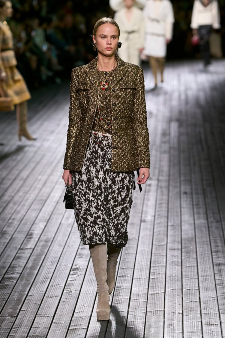 CHANEL 2024-25 AUTUMN WINTER_025