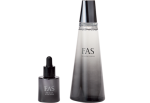 左から：FAS ザ ブラック エーシーオイルセラム 30mL ¥12,100、同 エッセンス 200mL ¥11,550（共にシロク）