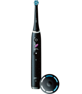 磁気の力で毛先1本1本まで振動させる「遠心マイクロモーション™」を搭載。Oral-B by Braun オーラルB iO10 ¥60,280 ※編集部調べ（ブラウン）