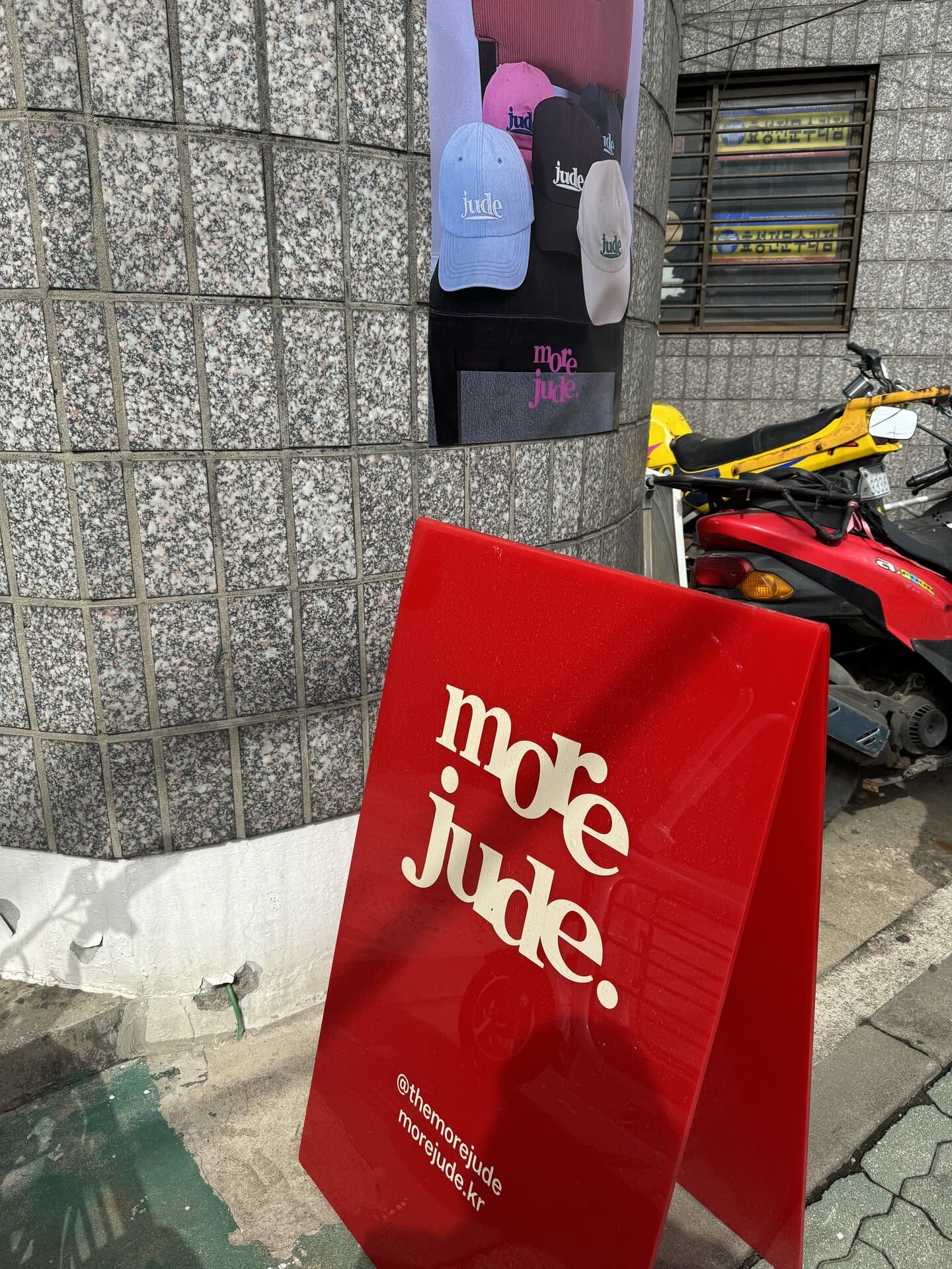 「NUDAKE」から徒歩約12分。可愛い雑貨がいっぱいの「more jude（モアジュード）」。