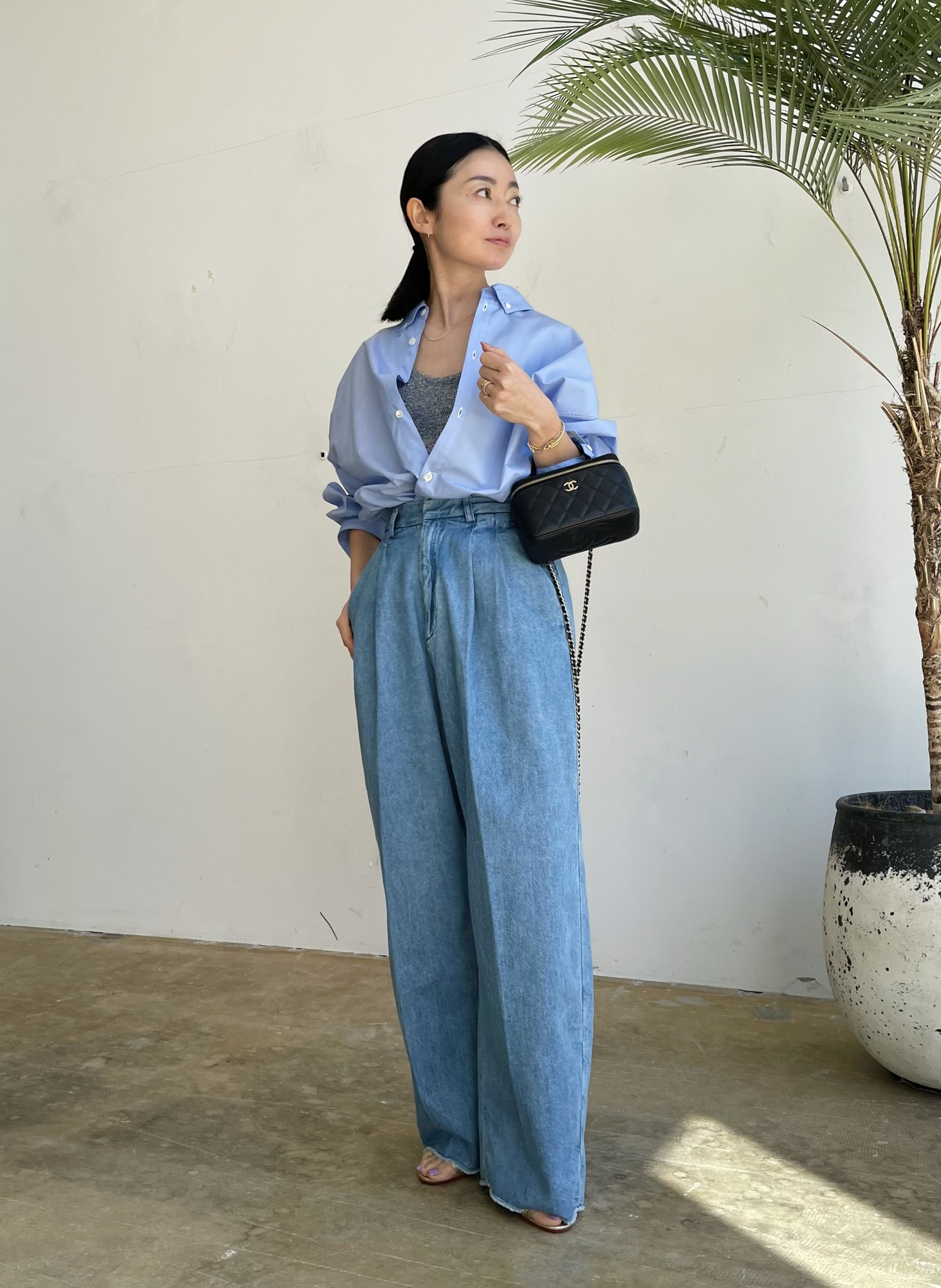 背中の刺繍がポイント【365 DAYS SNAP】中山彩子さんの私服シャツ 