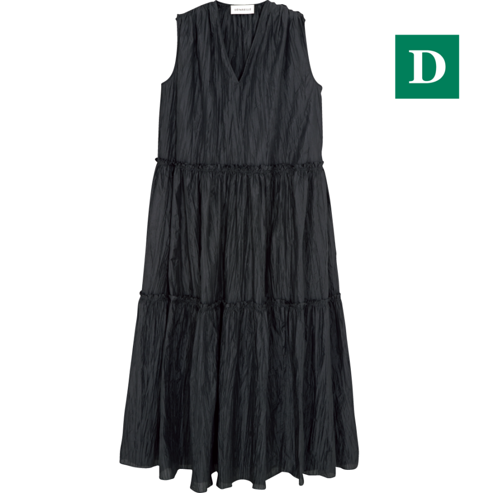 【DÉPAREILLÉの ロングドレス】たっぷりのギャザーが 華やかな1枚。ワッシャー加工のタフタ素材を使用したドレスは1枚でも存在感抜群。ティアードの切り替えはラフな切りっぱなし仕様。デイリーにはもちろん特別なシーンにも。ドレス¥74,800（デパリエ／デパリエ 伊勢丹新宿店）