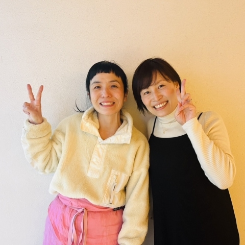 助産師の日野川真由美さんと木津。小さな子にも分かるように、優しい言葉で大切なお話をしてくださいました！ 色々準備もしてくださって、子どもたちも真面目に飽きずに最後までお話に聞き入っていました。