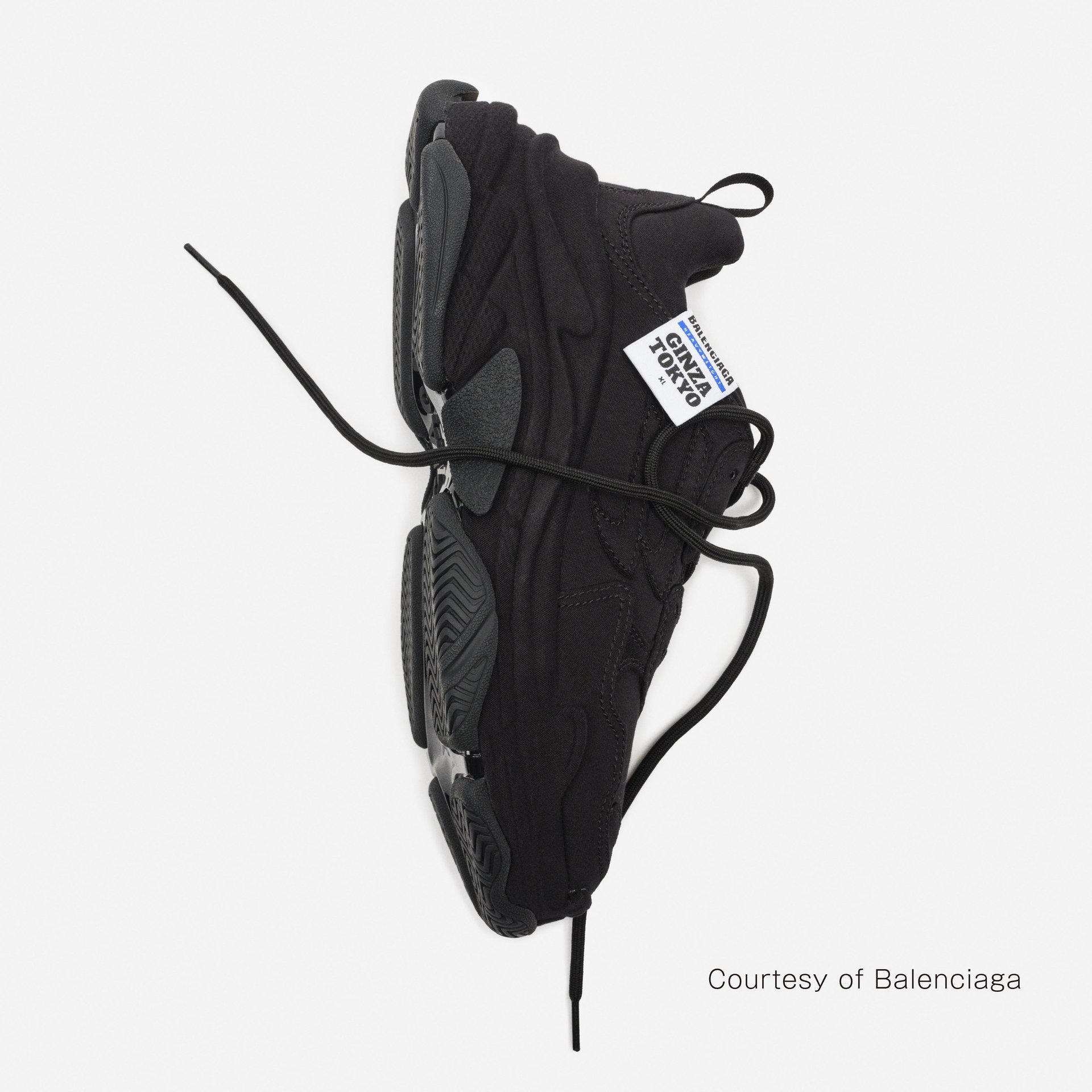 BALENCIAGA GINZA限定スニーカー¥150,700（バレンシアガ／バレンシアガ クライアントサービス）